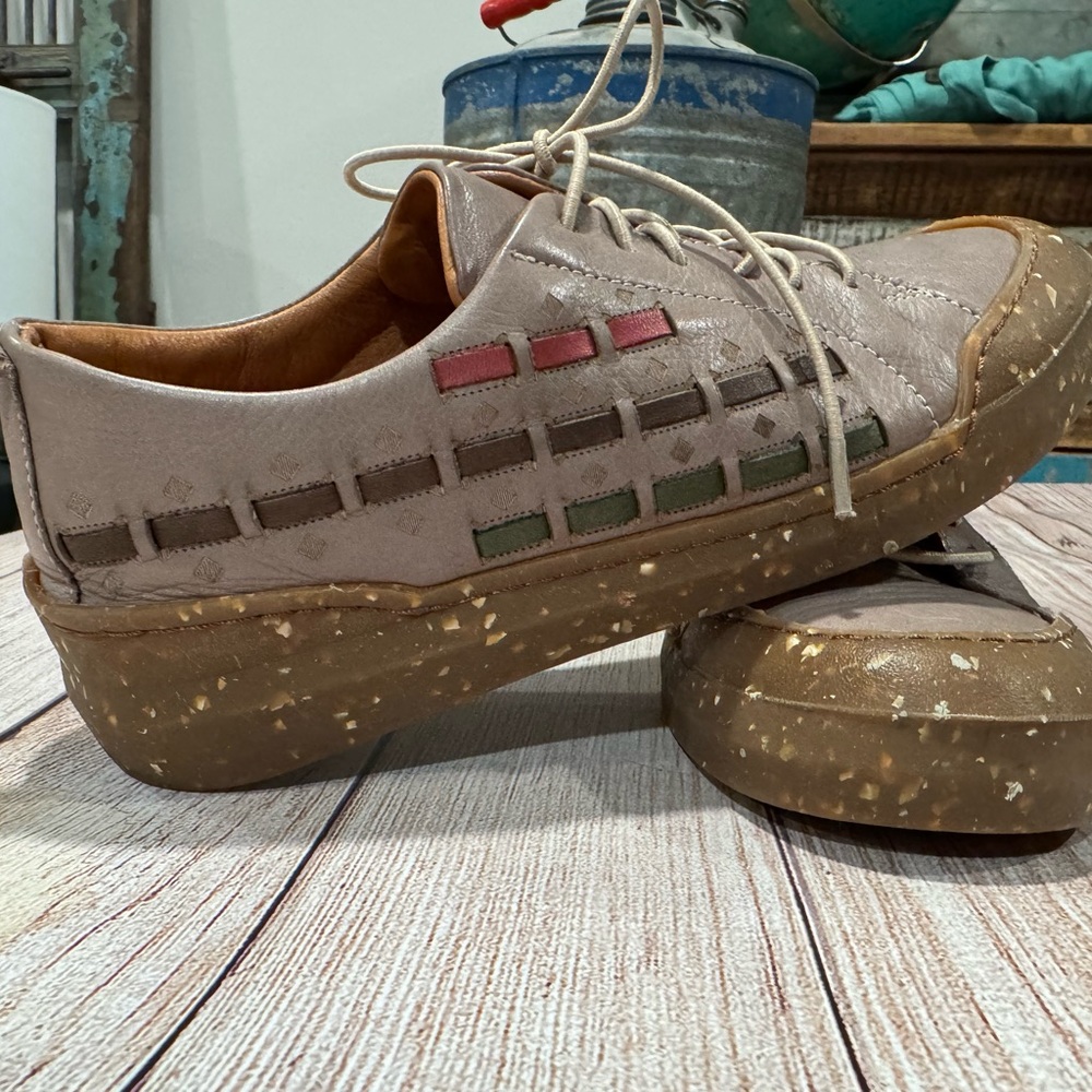 Trendy Women's Sneakers with Red and Green Accents